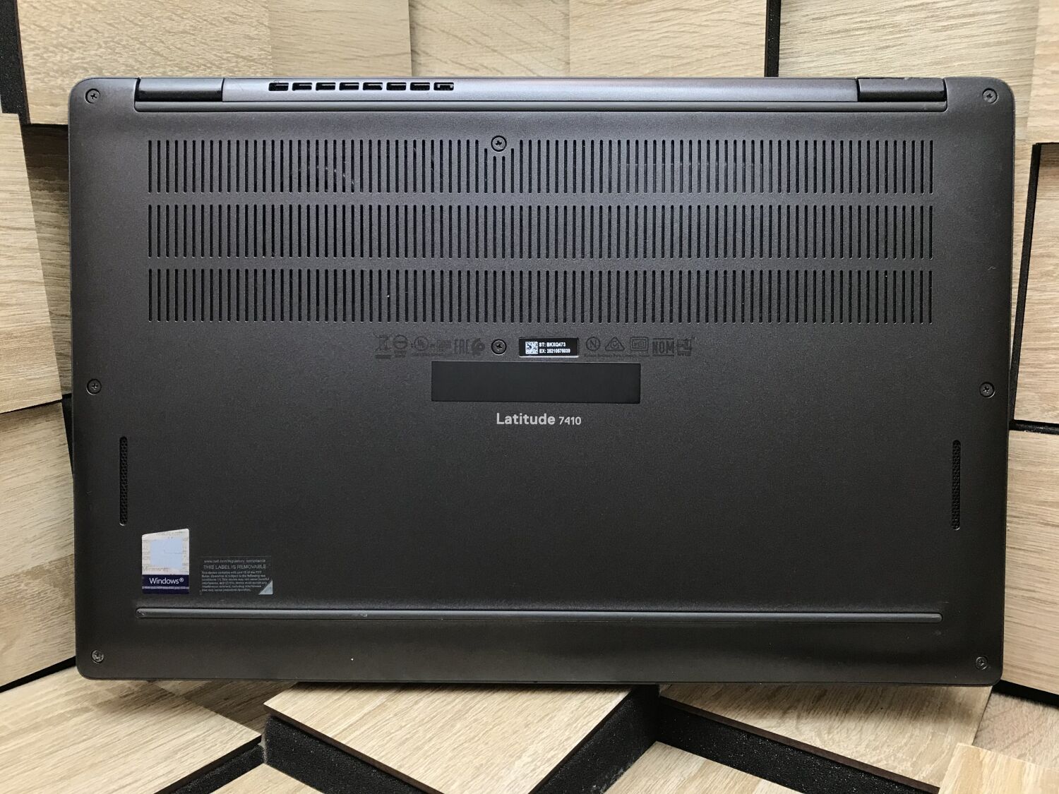 Ультрабук Б-клас Dell Latitude 7410 / 14" (1920x1080) IPS / Intel Core i5-10210U (4 (8) ядра по 1.6 - 4.2 GHz) / 8 GB DDR4 / 256 GB SSD M.2 / Intel UHD Graphics / WebCam / USB 3.2 / HDMI / Windows 10 ліцензія - Зображення 9