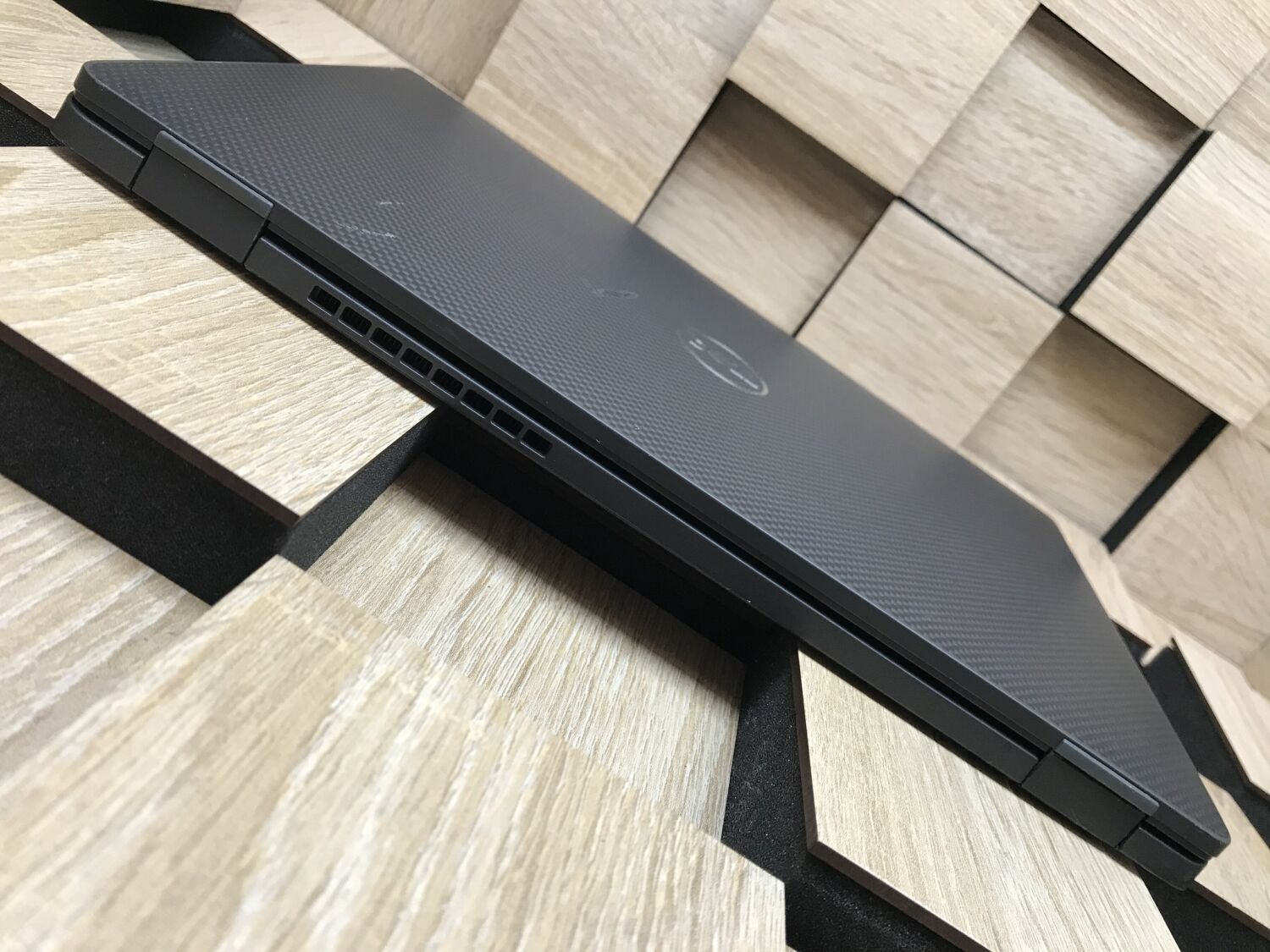 Ультрабук Б-клас Dell Latitude 7410 / 14" (1920x1080) IPS / Intel Core i5-10210U (4 (8) ядра по 1.6 - 4.2 GHz) / 8 GB DDR4 / 256 GB SSD M.2 / Intel UHD Graphics / WebCam / USB 3.2 / HDMI / Windows 10 ліцензія - Зображення 7