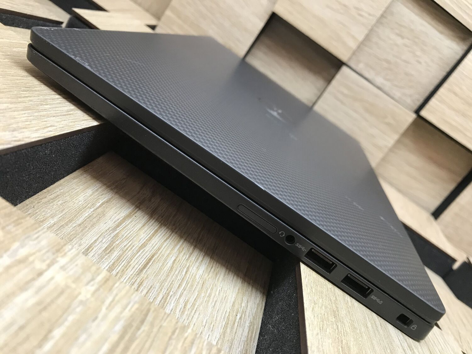 Ультрабук Б-клас Dell Latitude 7410 / 14" (1920x1080) IPS / Intel Core i5-10210U (4 (8) ядра по 1.6 - 4.2 GHz) / 8 GB DDR4 / 256 GB SSD M.2 / Intel UHD Graphics / WebCam / USB 3.2 / HDMI / Windows 10 ліцензія - Зображення 6