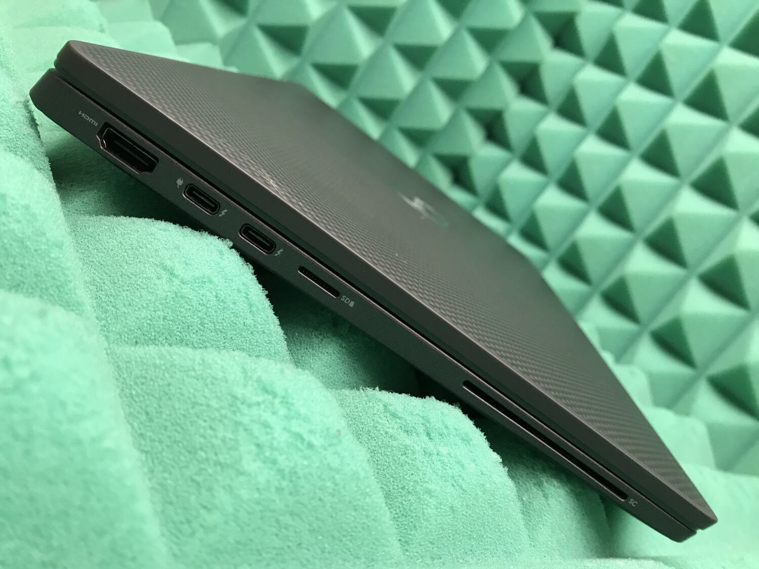 Ультрабук Б-клас Dell Latitude 7410 / 14" (1920x1080) IPS / Intel Core i5-10310U (4 (8) ядра по 1.7 - 4.4 GHz) / 16 GB DDR4 / 256 GB SSD / Intel UHD Graphics / WebCam / USB 3.2 / HDMI / Windows 10 ліцензія - Зображення 5