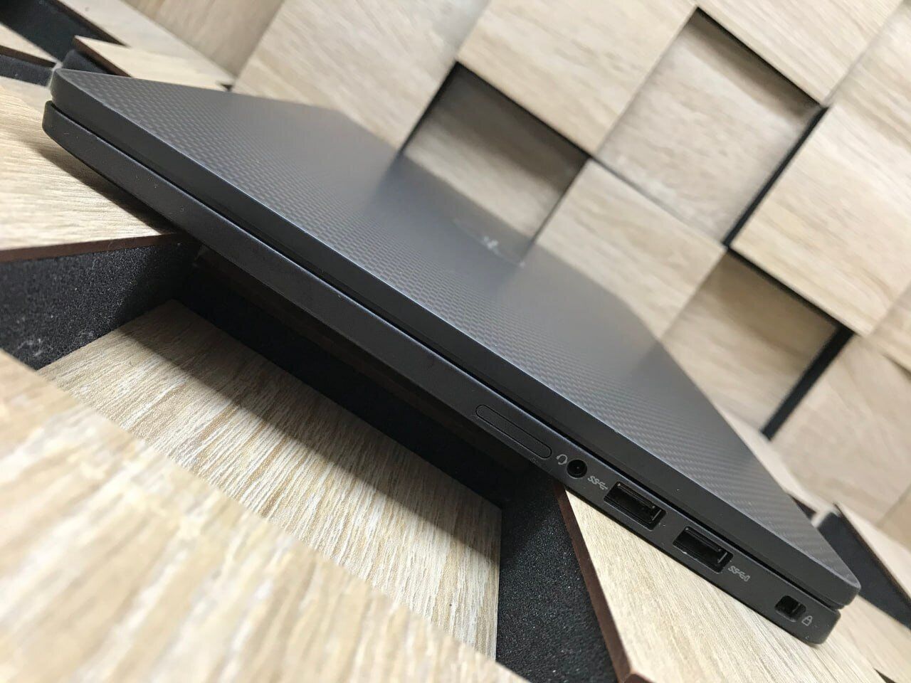 Ультрабук Б-клас Dell Latitude 7410 / 14" (1920x1080) IPS / Intel Core i5-10310U (4 (8) ядра по 1.7 - 4.4 GHz) / 16 GB DDR4 / 256 GB SSD M.2 / Intel UHD Graphics / WebCam / Windows 10 ліцензія - Зображення 6