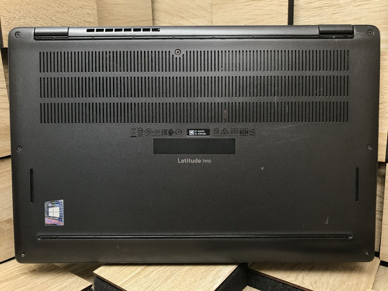 Ультрабук Б-клас Dell Latitude 7410 / 14" (1920x1080) IPS Touch / Intel Core i7-10610U (4 (8) ядра по 1.8 - 4.9 GHz) / 16 GB DDR4 / 256 GB SSD M.2 / Intel UHD Graphics / WebCam / Windows 10 ліцензія - Зображення 9