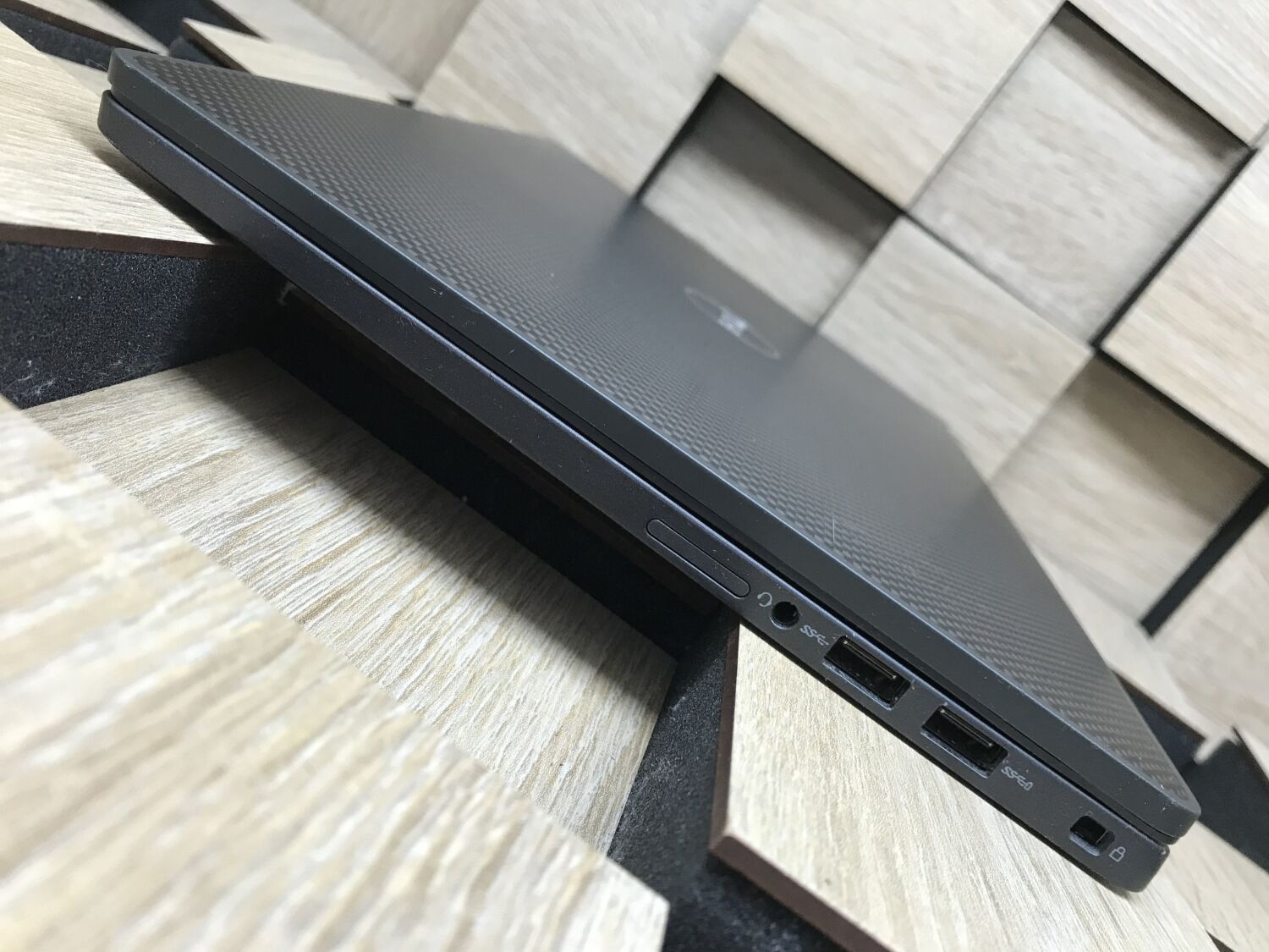 Ультрабук Б-клас Dell Latitude 7410 / 14" (1920x1080) IPS Touch / Intel Core i7-10610U (4 (8) ядра по 1.8 - 4.9 GHz) / 16 GB DDR4 / 256 GB SSD M.2 / Intel UHD Graphics / WebCam / Windows 10 ліцензія - Зображення 6