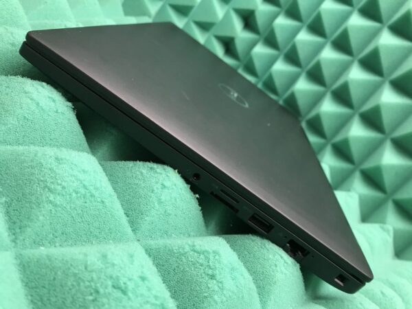 Ультрабук Б-клас Dell Latitude 7480 / 14" (1920x1080) IPS / Intel Core i5-6300U (2 (4) ядра по 2.4 - 3.0 GHz) / 8 GB DDR4 / 256 GB SSD M.2 / Intel HD Graphics 520 / WebCam / HDMI - Зображення 6