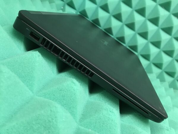 Ультрабук Б-клас Dell Latitude E5470 / 14" (1366x768) TN / Intel Core i5-6300U (2 (4) ядра по 2.4 - 3.0 GHz) / 8 GB DDR4 / 128 GB SSD / Intel HD Graphics 520 / WebCam / USB 3.0 / HDMI / Windows 11 ліцензія - Зображення 7