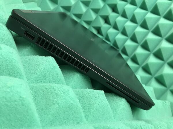 Ультрабук Б-клас Dell Latitude E5470 / 14" (1366x768) TN / Intel Core i5-6300U (2 (4) ядра по 2.4 - 3.0 GHz) / 8 GB DDR4 / 180 GB SSD / Intel HD Graphics 520 / WebCam / HDMI / Windows 10 ліцензія - Зображення 7