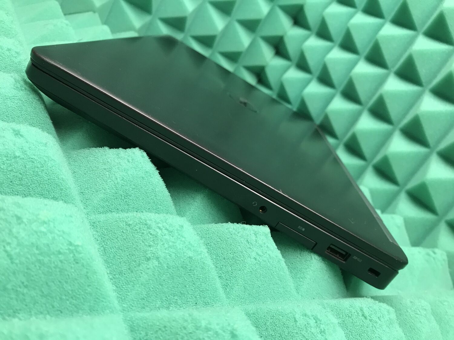 Ультрабук Б-клас Dell Latitude E5470 / 14" (1366x768) TN / Intel Core i5-6300U (2 (4) ядра по 2.4 - 3.0 GHz) / 8 GB DDR4 / 180 GB SSD / Intel HD Graphics 520 / WebCam / HDMI / Windows 10 ліцензія - Зображення 8