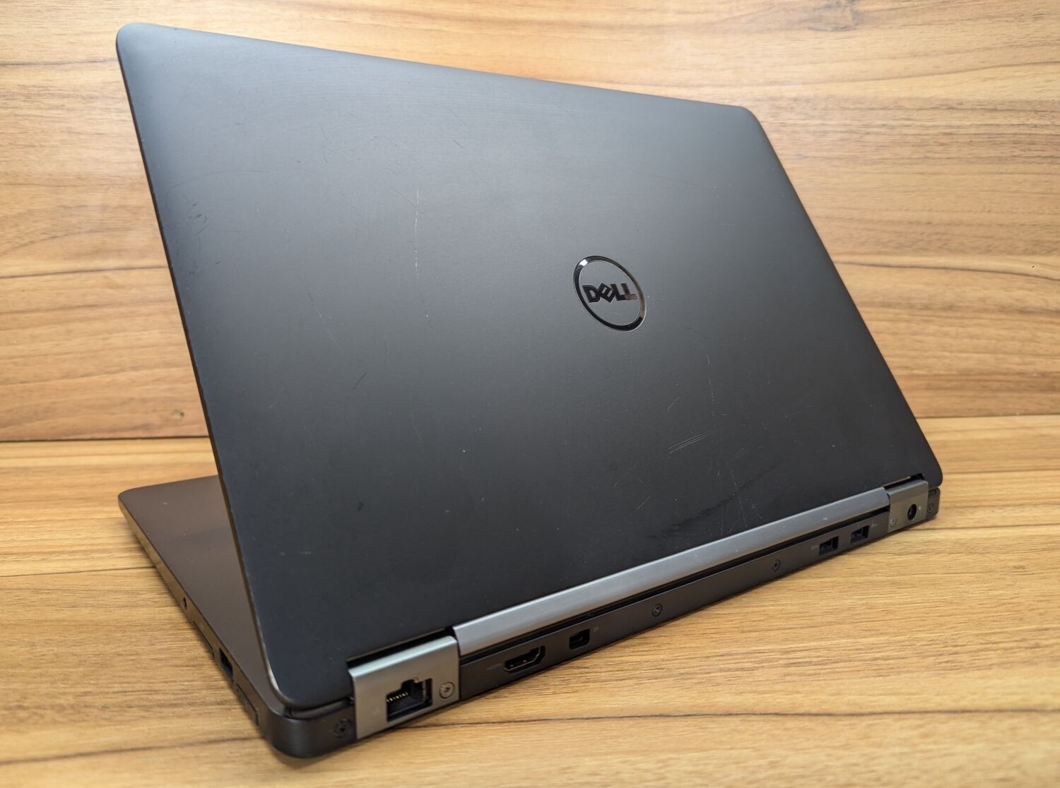 Ультрабук Б-клас Dell Latitude E7470 / 14" (1366x768) TN / Intel Core i5-6300U (2 (4) ядра по 2.4 - 3.0 GHz) / 8 GB DDR4 / 256 GB SSD / Intel HD Graphics 520 / WebCam / Windows 10 - Зображення 8
