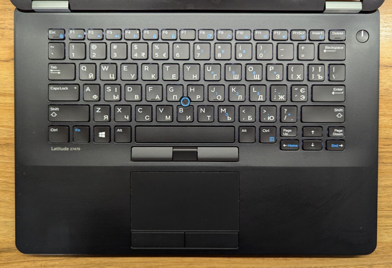 Ультрабук Б-клас Dell Latitude E7470 / 14" (1366x768) TN / Intel Core i5-6300U (2 (4) ядра по 2.4 - 3.0 GHz) / 8 GB DDR4 / 256 GB SSD / Intel HD Graphics 520 / WebCam / Windows 10 - Зображення 4