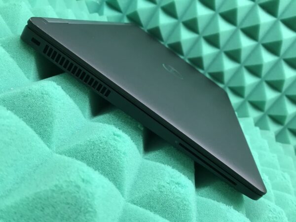 Ультрабук Б-клас Dell Latitude E7470 / 14" (1920x1080) IPS / Intel Core i5-6300U (2 (4) ядра по 2.4 - 3.0 GHz) / 8 GB DDR4 / 240 GB SSD M.2 / Intel HD Graphics 520 / WebCam / HDMI / miniDP / Windows 10 ліцензія - Зображення 7