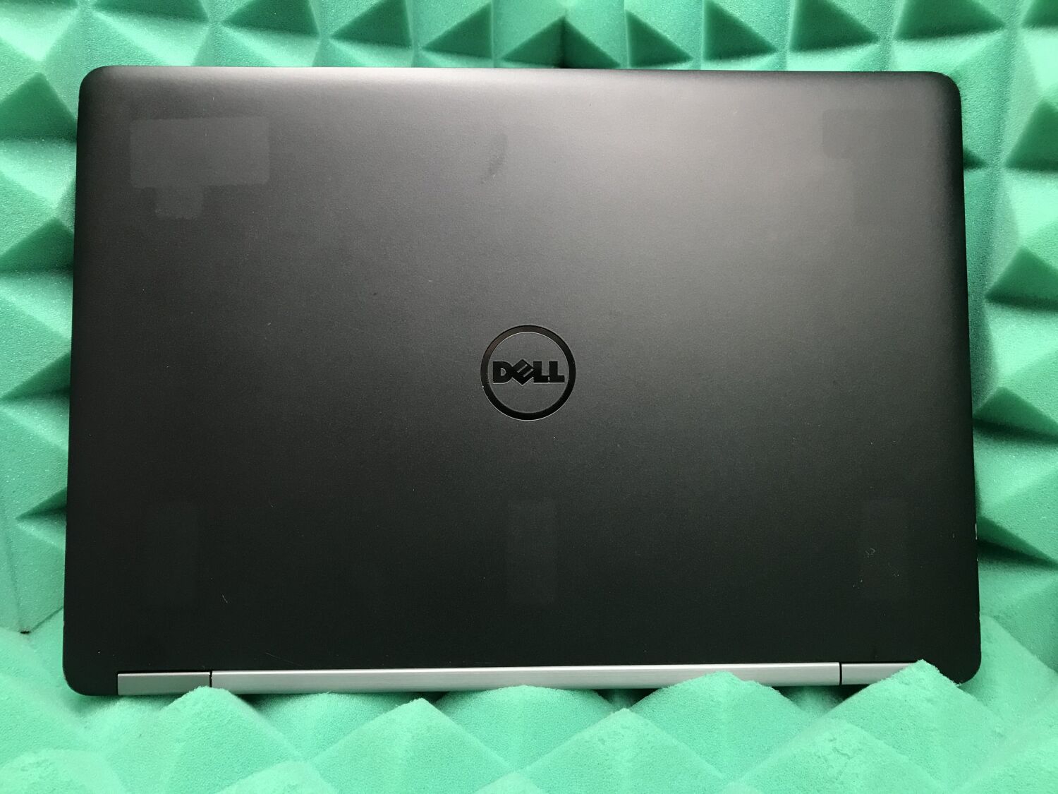 Ультрабук Б-клас Dell Latitude E7470 / 14" (1920x1080) IPS / Intel Core i5-6300U (2 (4) ядра по 2.4 - 3.0 GHz) / 8 GB DDR4 / 256 GB SSD / Intel HD Graphics 520 / WebCam / HDMI / miniDP / Windows 10 ліцензія - Зображення 8