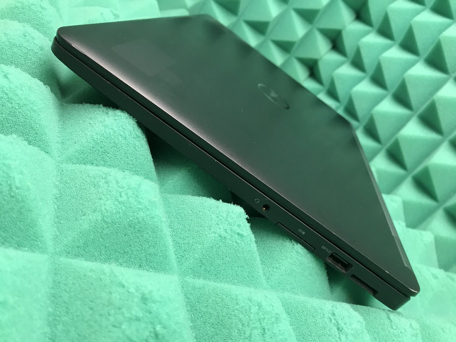 Ультрабук Б-клас Dell Latitude E7470 / 14" (1920x1080) IPS / Intel Core i5-6300U (2 (4) ядра по 2.4 - 3.0 GHz) / 8 GB DDR4 / 256 GB SSD / Intel HD Graphics 520 / WebCam / HDMI / miniDP / Windows 10 ліцензія - Зображення 6