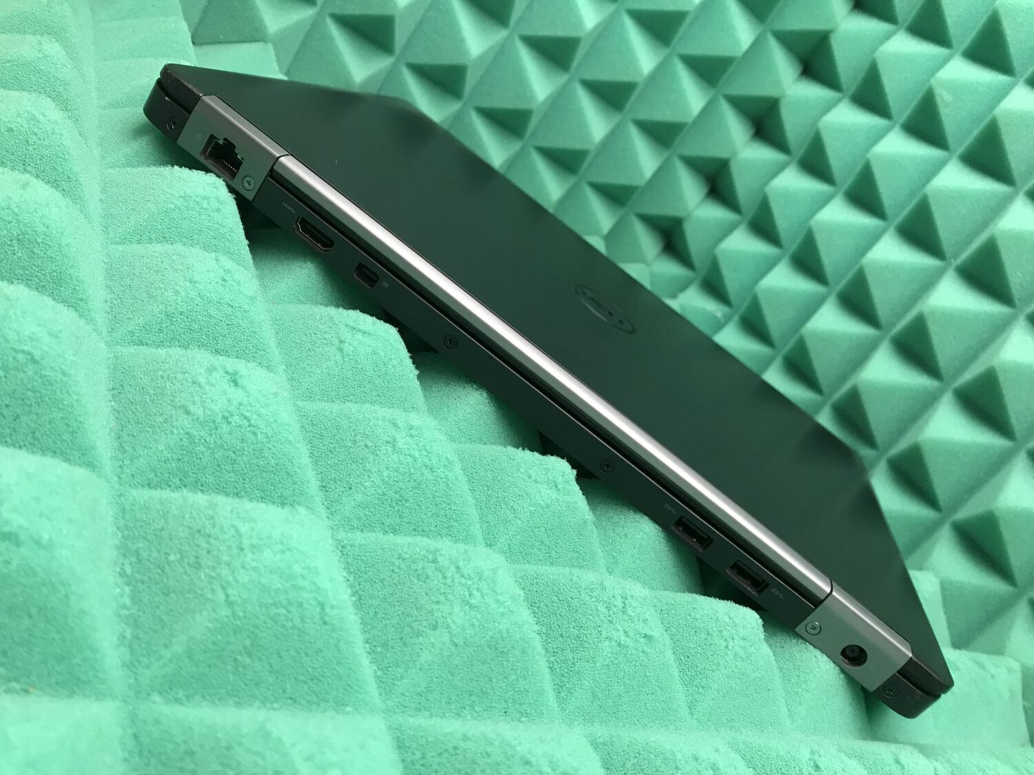 Ультрабук Б-клас Dell Latitude E7470 / 14" (1920x1080) IPS / Intel Core i5-6300U (2 (4) ядра по 2.4 - 3.0 GHz) / 8 GB DDR4 / 256 GB SSD / Intel HD Graphics 520 / WebCam / HDMI / miniDP / Windows 10 ліцензія - Зображення 7