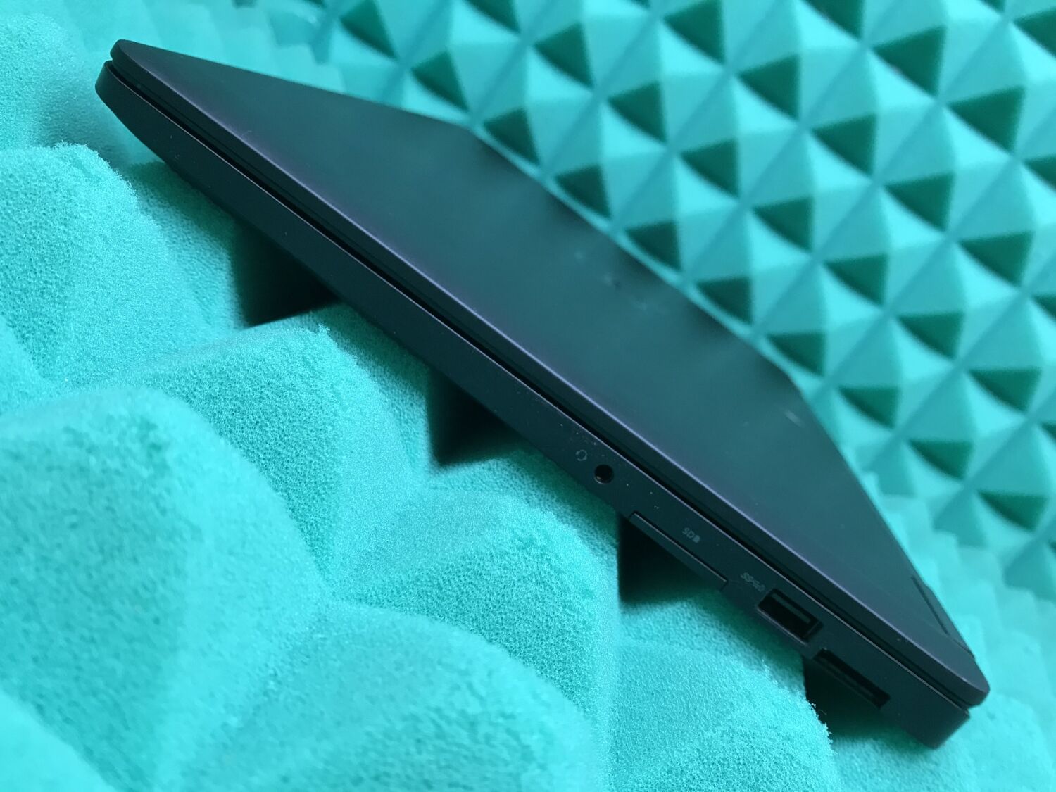 Ультрабук Б-клас Dell Latitude E7470 / 14" (1920x1080) IPS / Intel Core i5-6300U (2 (4) ядра по 2.4 - 3.0 GHz) / 8 GB DDR4 / 256 GB SSD / Intel HD Graphics 520 / WebCam / HDMI / miniDP / Windows 11 ліцензія - Зображення 8