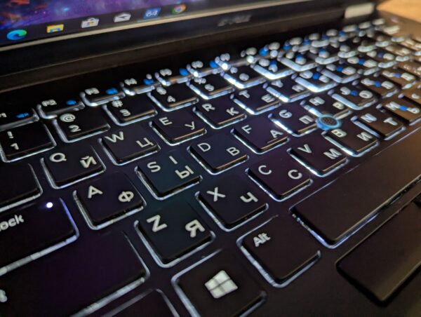 Ультрабук Б-клас Dell Latitude E7470 / 14" (1920x1080) IPS / Intel Core i5-6300U (2 (4) ядра по 2.4 - 3.0 GHz) / 8 GB DDR4 / 256 GB SSD / Intel HD Graphics 520 / WebCam / TouchID / Windows 10 - Зображення 7