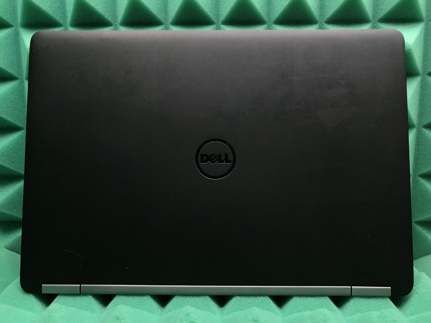 Ультрабук Б-клас Dell Latitude E7470 / 14" (1920x1080) IPS / Intel Core i7-6600U (2 (4) ядра по 2.6 - 3.4 GHz) / 8 GB DDR4 / 256 GB SSD / Intel HD Graphics 520 / WebCam / HDMI / Windows 10 ліцензія - Зображення 5