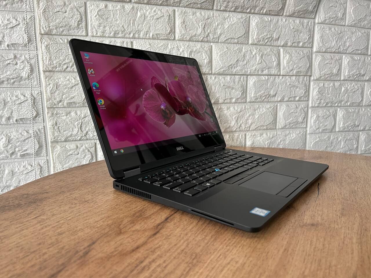 Ультрабук Б-клас Dell Latitude E7470 / 14" (2560x1440) IPS Touch / Intel Core i5-6300U (2 (4) ядра по 2.4 - 3.0 GHz) / 8 GB DDR4 / 256 GB SSD M.2 / Intel HD Graphics 520 / WebCam / HDMI - Зображення 4