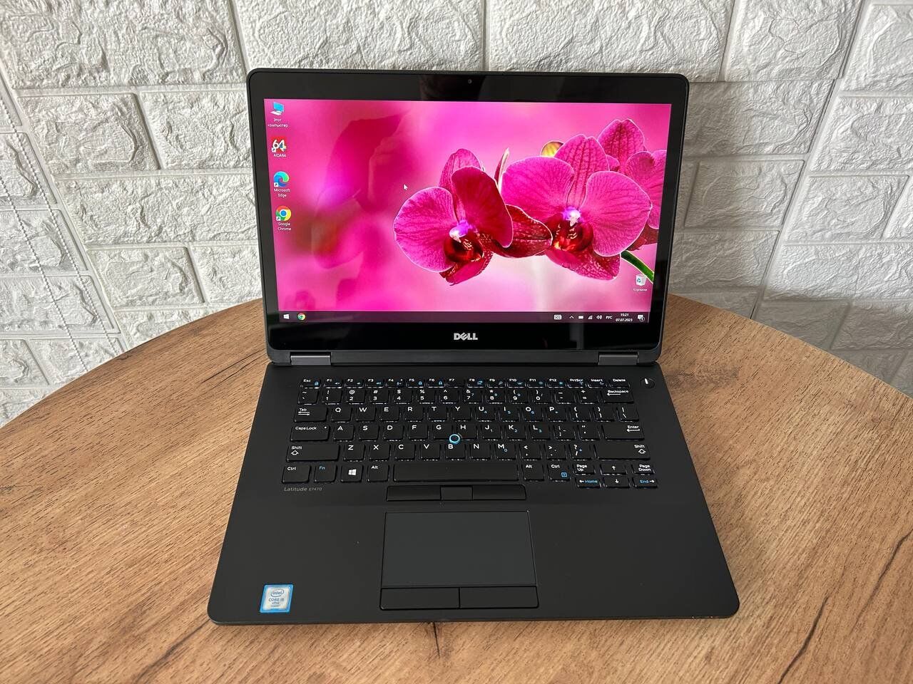 Ультрабук Б-клас Dell Latitude E7470 / 14" (2560x1440) IPS Touch / Intel Core i5-6300U (2 (4) ядра по 2.4 - 3.0 GHz) / 8 GB DDR4 / 256 GB SSD M.2 / Intel HD Graphics 520 / WebCam / HDMI - Зображення 2