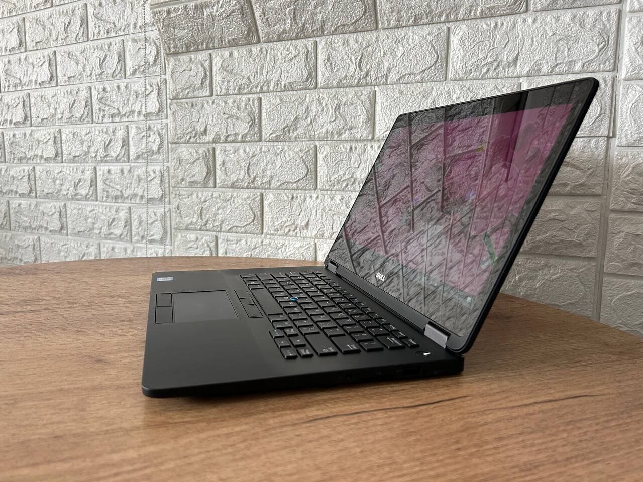 Ультрабук Б-клас Dell Latitude E7470 / 14" (2560x1440) IPS Touch / Intel Core i5-6300U (2 (4) ядра по 2.4 - 3.0 GHz) / 8 GB DDR4 / 256 GB SSD M.2 / Intel HD Graphics 520 / WebCam / HDMI - Зображення 5