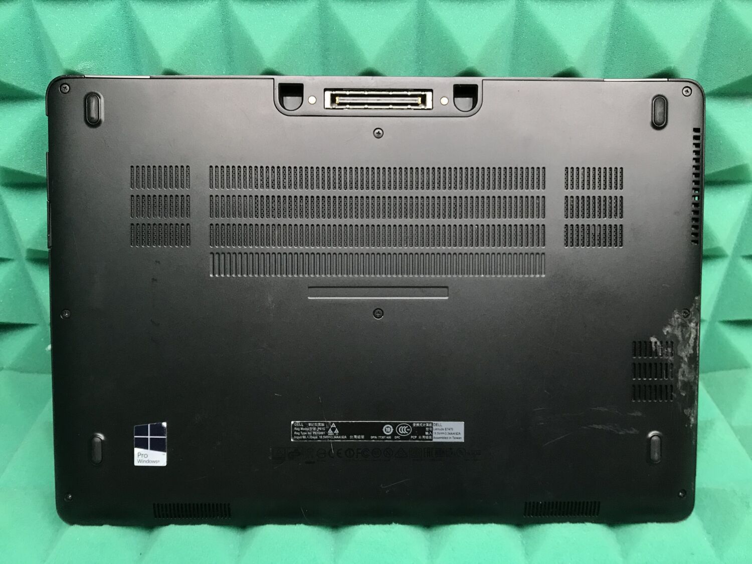 Ультрабук Б-клас Dell Latitude E7470 / 14" (2560x1440) IPS Touch / Intel Core i7-6600U (2 (4) ядра по 2.6 - 3.4 GHz) / 8 GB DDR4 / 256 GB SSD / Intel HD Graphics 520 / WebCam / HDMI / Windows 10 ліцензія - Зображення 6