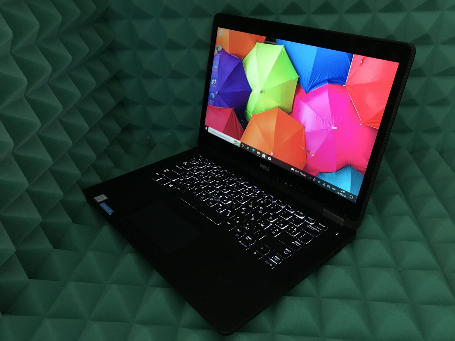 Ультрабук Б-клас Dell Latitude E7470 / 14" (2560x1440) IPS Touch / Intel Core i7-6600U (2 (4) ядра по 2.6 - 3.4 GHz) / 8 GB DDR4 / 256 GB SSD / Intel HD Graphics 520 / WebCam / HDMI / Windows 10 ліцензія - Зображення 2