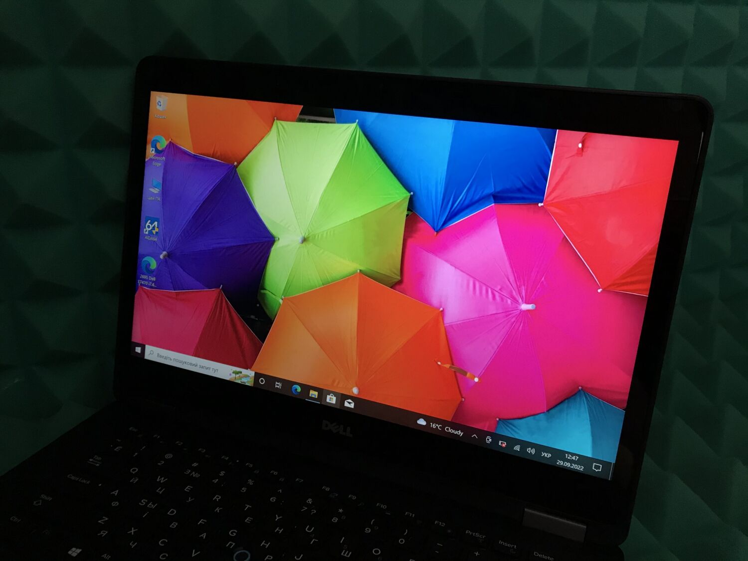 Ультрабук Б-клас Dell Latitude E7470 / 14" (2560x1440) IPS Touch / Intel Core i7-6600U (2 (4) ядра по 2.6 - 3.4 GHz) / 8 GB DDR4 / 256 GB SSD / Intel HD Graphics 520 / WebCam / HDMI / Windows 10 ліцензія - Зображення 3