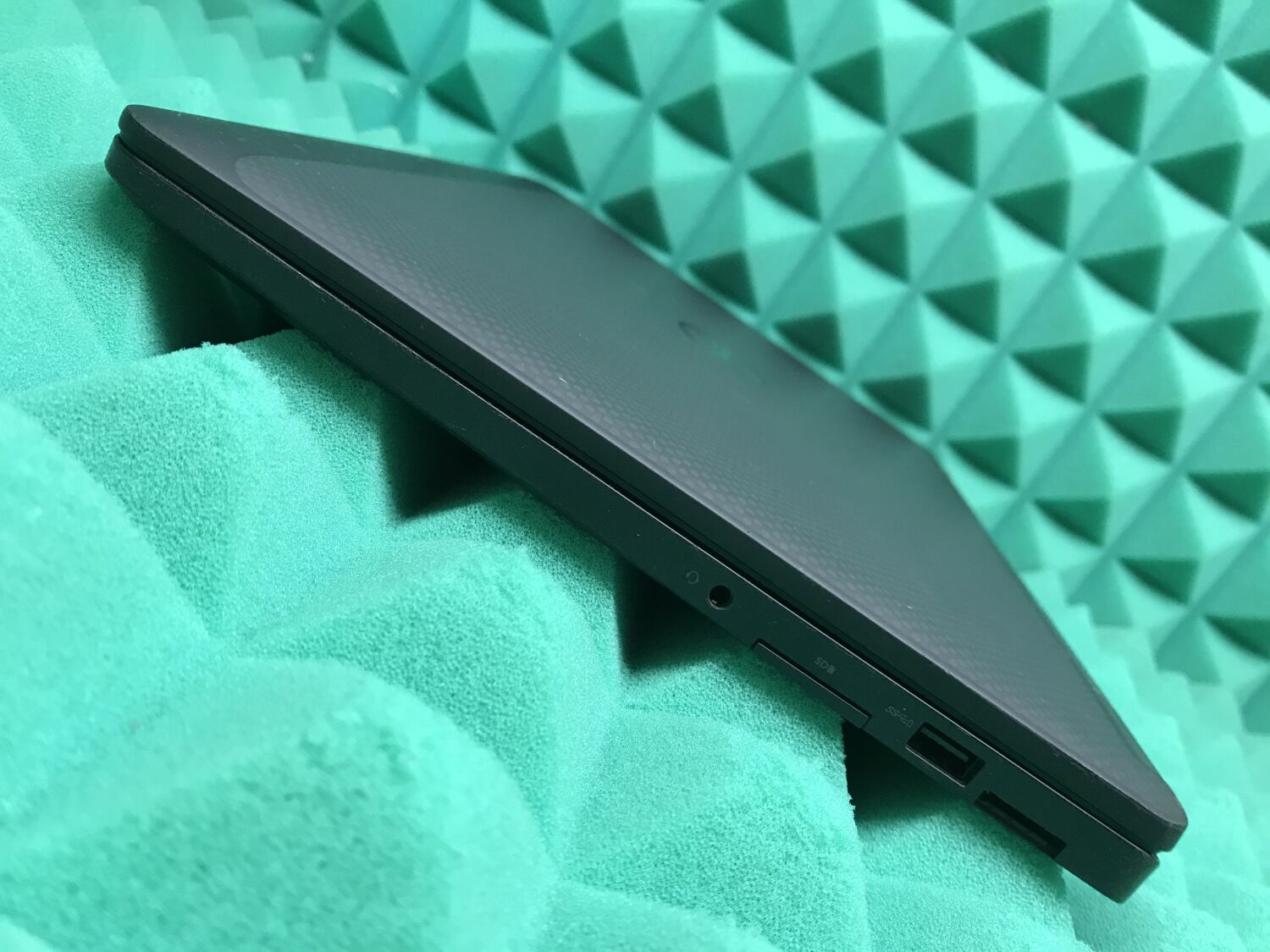 Ультрабук Б-клас Dell Latitude E7470 / 14" (2560x1440) IPS Touch / Intel Core i7-6600U (2 (4) ядра по 2.6 - 3.4 GHz) / 8 GB DDR4 / 256 GB SSD / Intel HD Graphics 520 / WebCam / HDMI / Windows 10 ліцензія - Зображення 8