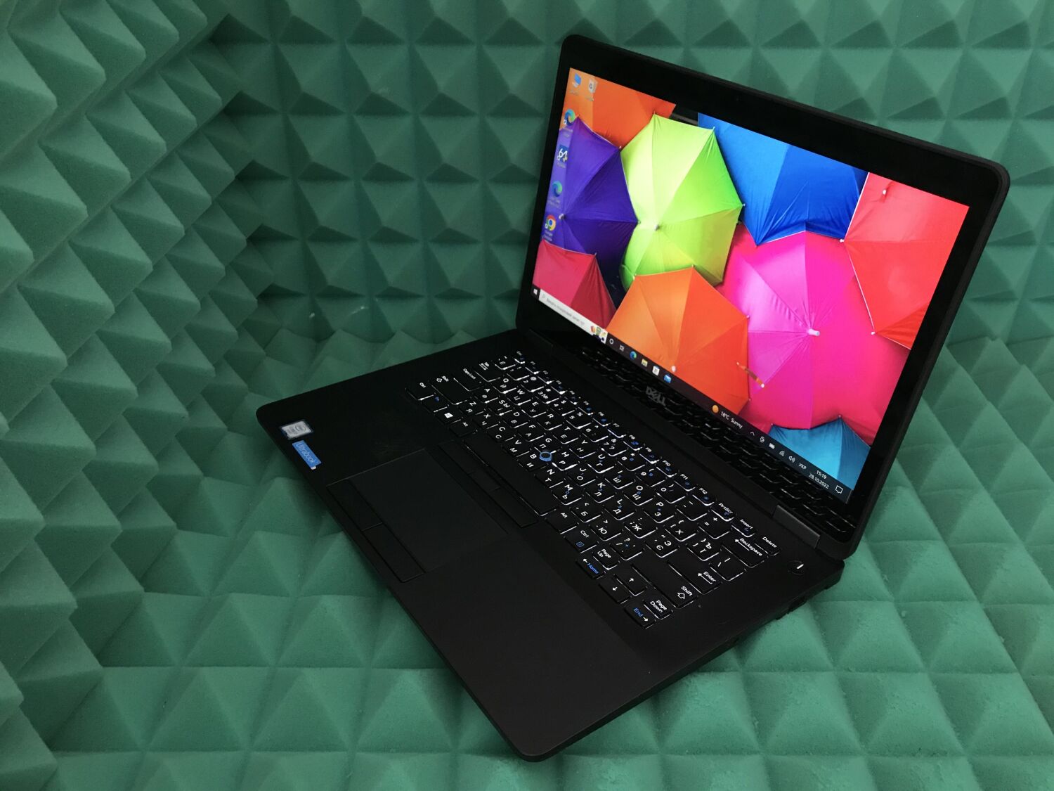 Ультрабук Б-клас Dell Latitude E7470 / 14" (2560x1440) IPS Touch / Intel Core i7-6600U (2 (4) ядра по 2.6 - 3.4 GHz) / 8 GB DDR4 / 256 GB SSD / Intel HD Graphics 520 / WebCam / HDMI / Windows 10 ліцензія - Зображення 2