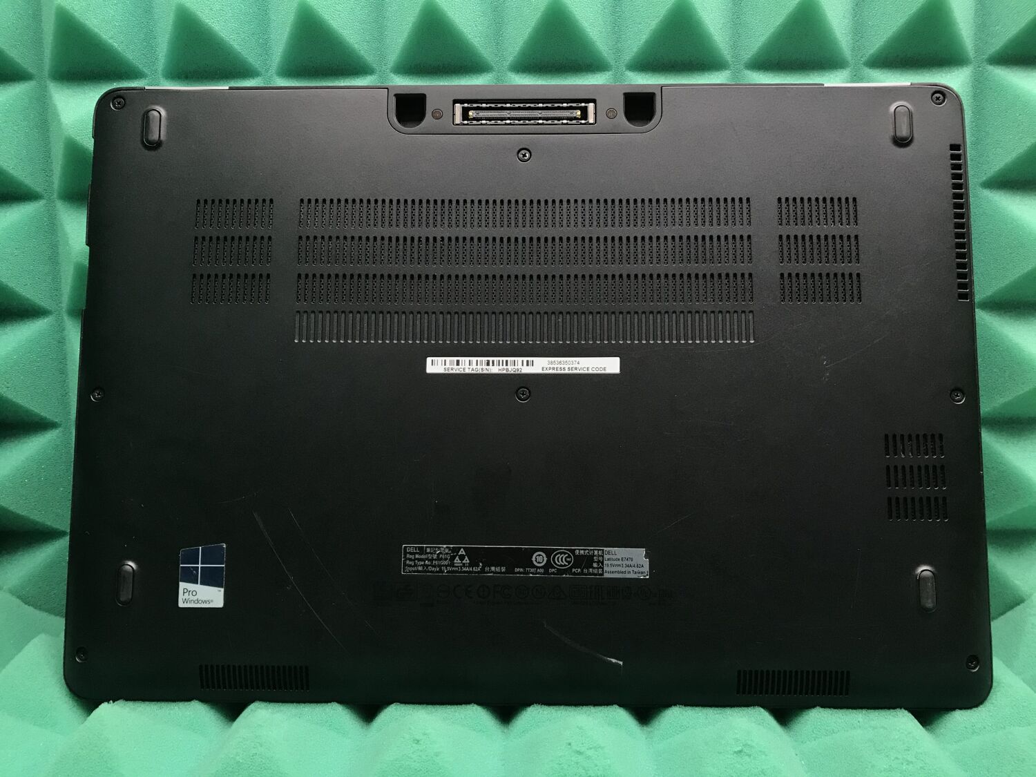 Ультрабук Б-клас Dell Latitude E7470 / 14" (2560x1440) IPS Touch / Intel Core i7-6600U (2 (4) ядра по 2.6 - 3.4 GHz) / 8 GB DDR4 / 256 GB SSD / Intel HD Graphics 520 / WebCam / HDMI / Windows 10 ліцензія - Зображення 6