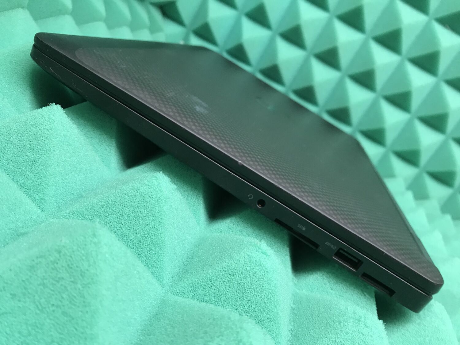 Ультрабук Б-клас Dell Latitude E7470 / 14" (2560x1440) IPS Touch / Intel Core i7-6600U (2 (4) ядра по 2.6 - 3.4 GHz) / 8 GB DDR4 / 256 GB SSD / Intel HD Graphics 520 / WebCam / HDMI / Windows 10 ліцензія - Зображення 8