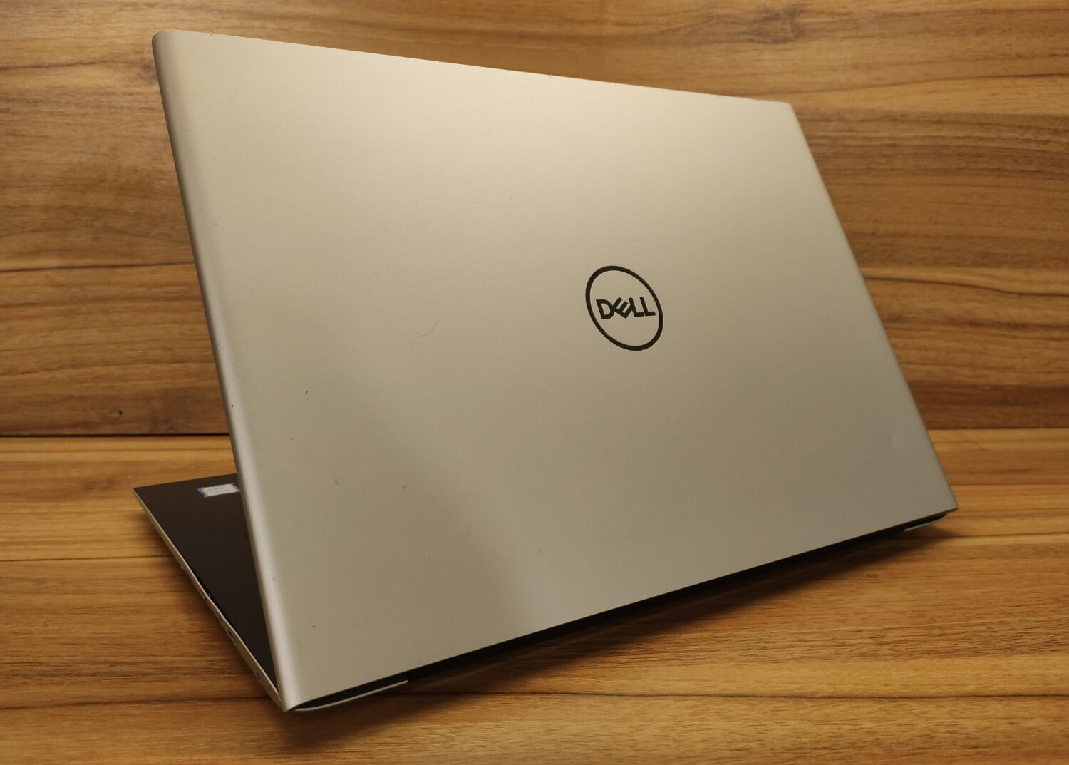 Ультрабук Б-клас Dell Vostro 5471 / 14" (1920x1080) IPS / Intel Core i5-8250U (4 (8) ядра по 1.6 - 3.4 GHz) / 8 GB DDR4 / 240 GB SSD / Intel UHD Graphics 620 / WebCam / Windows 10 - Зображення 7