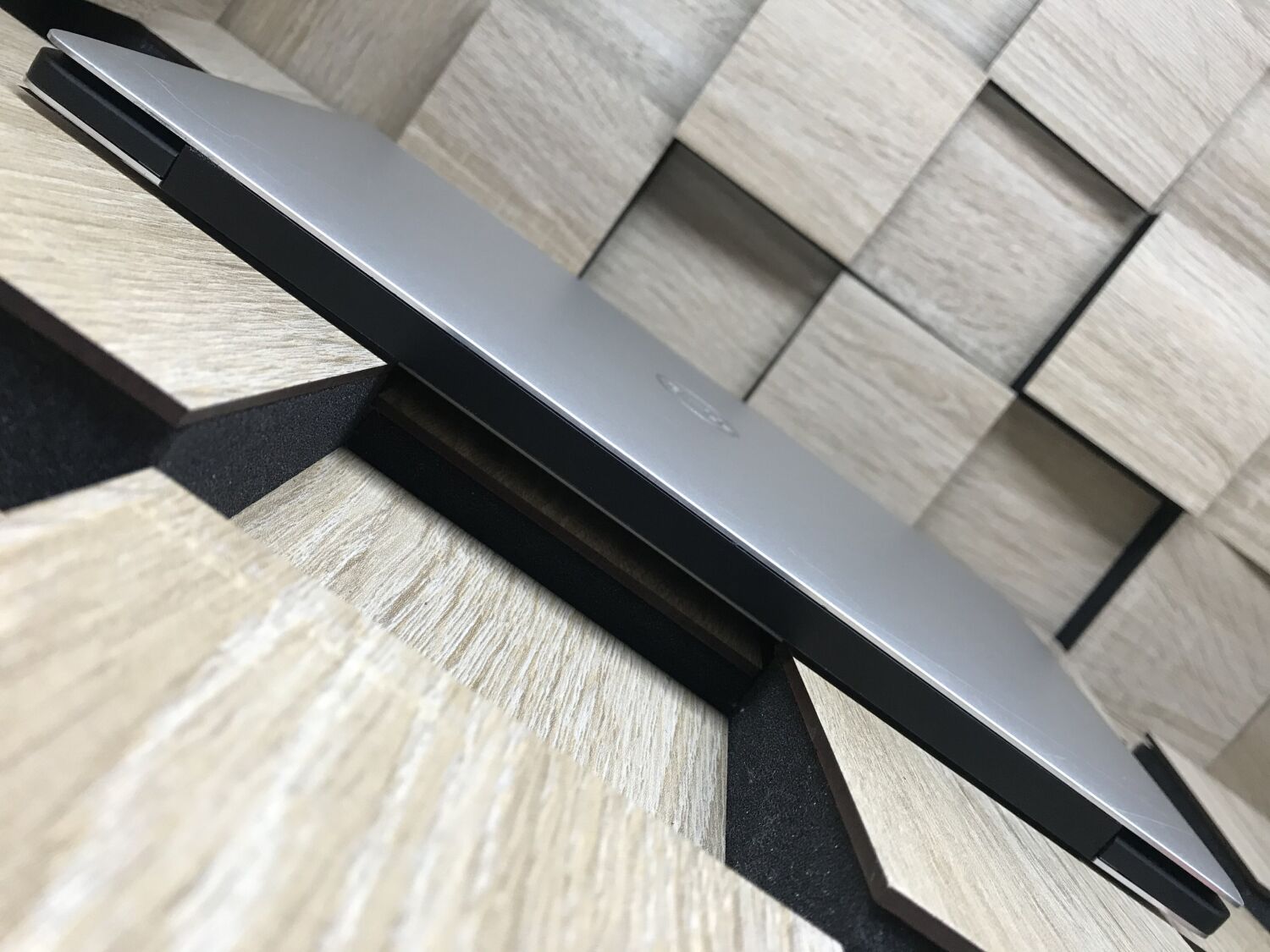 Ультрабук Б-клас Dell XPS 13 7390 / 13.3" (1920x1080) IPS / Intel Core i5-10210U (4 (8) ядра по 1.6 - 4.2 GHz) / 8 GB DDR3 / 240 GB SSD M.2 / Intel UHD Graphics / WebCam / Windows 10 ліцензія - Зображення 7