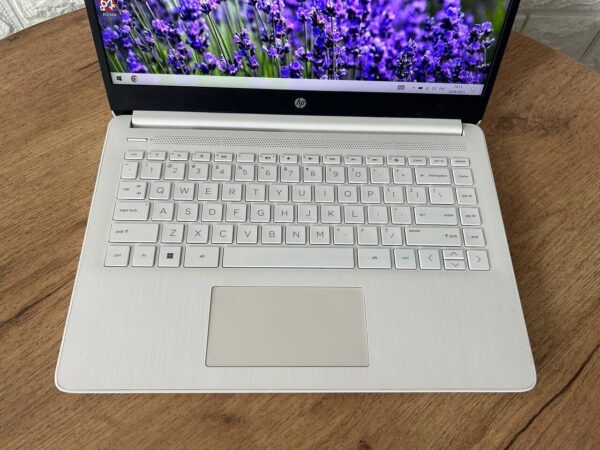 Ультрабук Б-клас HP 14-dq0002dx White / 14" (1920x1080) IPS / Intel Celeron N4020 (2 ядра по 1.1 - 2.8 GHz) / 4 GB DDR4 / 64 GB eMMC / Intel UHD Graphics 600 / WebCam / HDMI - Зображення 3