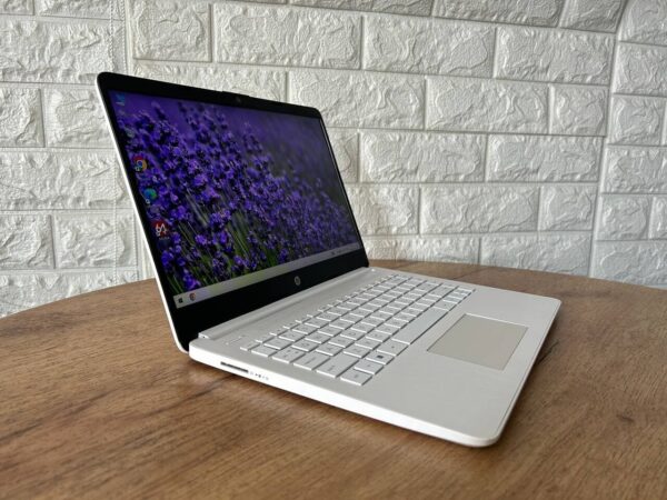 Ультрабук Б-клас HP 14-dq0002dx White / 14" (1920x1080) IPS / Intel Celeron N4020 (2 ядра по 1.1 - 2.8 GHz) / 4 GB DDR4 / 64 GB eMMC / Intel UHD Graphics 600 / WebCam / HDMI - Зображення 4