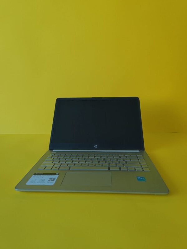 Ультрабук Б-клас HP 14-dq231wm / 14" (1366x768) TN / Intel Core i3-1115G4 (2 (4) ядра по 3.0 - 4.1 GHz) / 8 GB DDR4 / 256 GB SSD / Intel UHD Graphics / WebCam / Windows 10 - Зображення 2