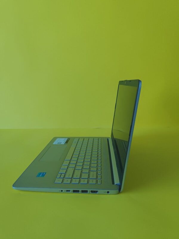 Ультрабук Б-клас HP 14-dq231wm / 14" (1366x768) TN / Intel Core i3-1115G4 (2 (4) ядра по 3.0 - 4.1 GHz) / 8 GB DDR4 / 256 GB SSD / Intel UHD Graphics / WebCam / Windows 10 - Зображення 5