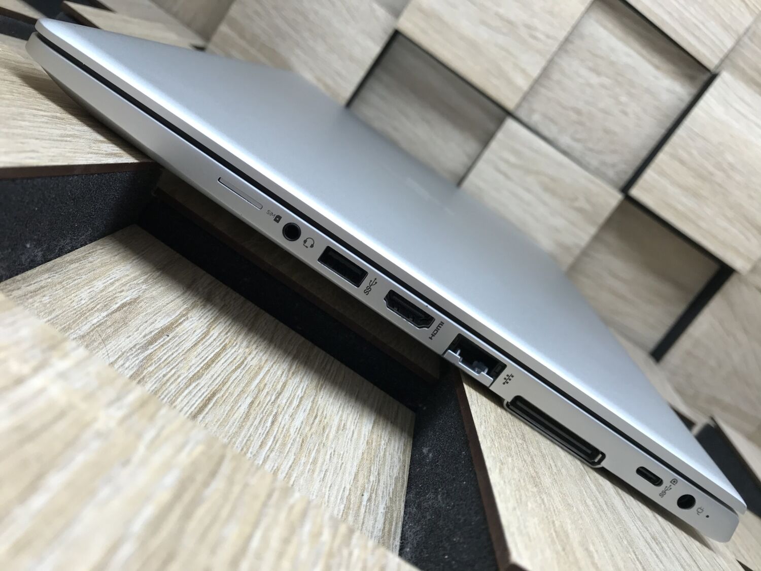 Ультрабук Б-клас HP EliteBook 735 G6 / 13.3" (1920x1080) IPS Touch / AMD Ryzen 7 Pro 3700U (4 (8) ядра по 2.3 - 4.0 GHz) / 8 GB DDR4 / 256 GB SSD M.2 / AMD Radeon Vega 10 Graphics / WebCam / USB 3.1 / HDMI - Зображення 6