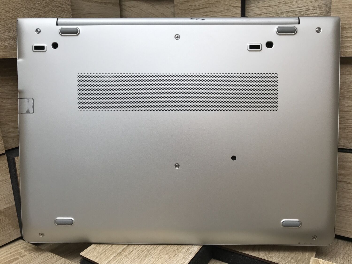 Ультрабук Б-клас HP Elitebook 745 G5 / 14" (1920x1080) IPS / AMD Ryzen 5 Pro 2500U (4 (8) ядра по 2.0 - 3.6 GHz) / 8 GB DDR4 / 256 GB SSD / AMD Radeon RX Vega 8 Graphics / WebCam - Зображення 9