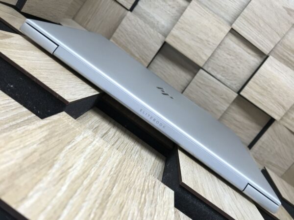 Ультрабук Б-клас HP Elitebook 745 G5 / 14" (1920x1080) IPS / AMD Ryzen 5 Pro 2500U (4 (8) ядра по 2.0 - 3.6 GHz) / 8 GB DDR4 / 256 GB SSD / AMD Radeon RX Vega 8 Graphics / WebCam - Зображення 7