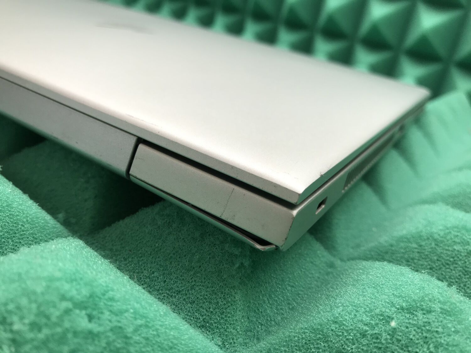 Ультрабук Б-клас HP Elitebook 745 G5 / 14" (1920x1080) IPS / AMD Ryzen 5 Pro 2500U (4 (8) ядра по 2.0 - 3.6 GHz) / 8 GB DDR4 / 256 GB SSD M.2 / AMD Radeon Vega 8 Graphics / WebCam / USB 3.1 / HDMI - Зображення 10