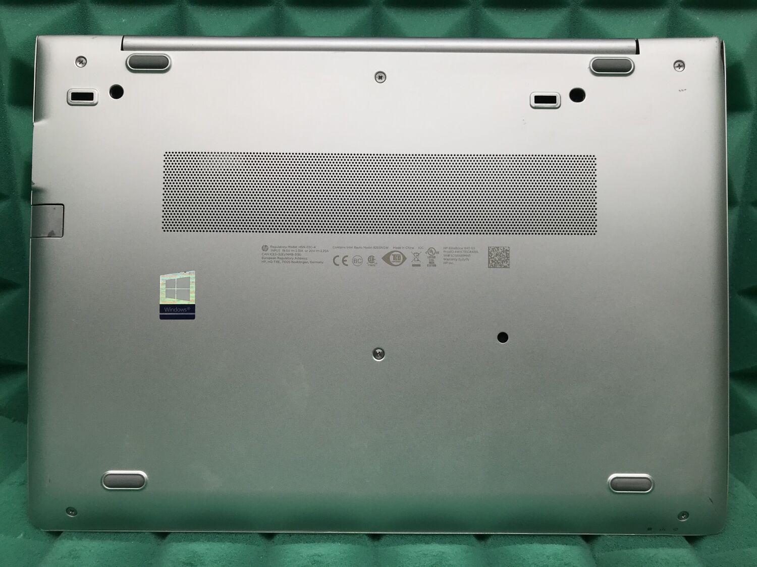 Ультрабук Б-клас HP Elitebook 745 G5 / 14" (1920x1080) IPS / AMD Ryzen 5 Pro 2500U (4 (8) ядра по 2.0 - 3.6 GHz) / 8 GB DDR4 / 256 GB SSD M.2 / AMD Radeon Vega 8 Graphics / WebCam / USB 3.1 / HDMI - Зображення 6