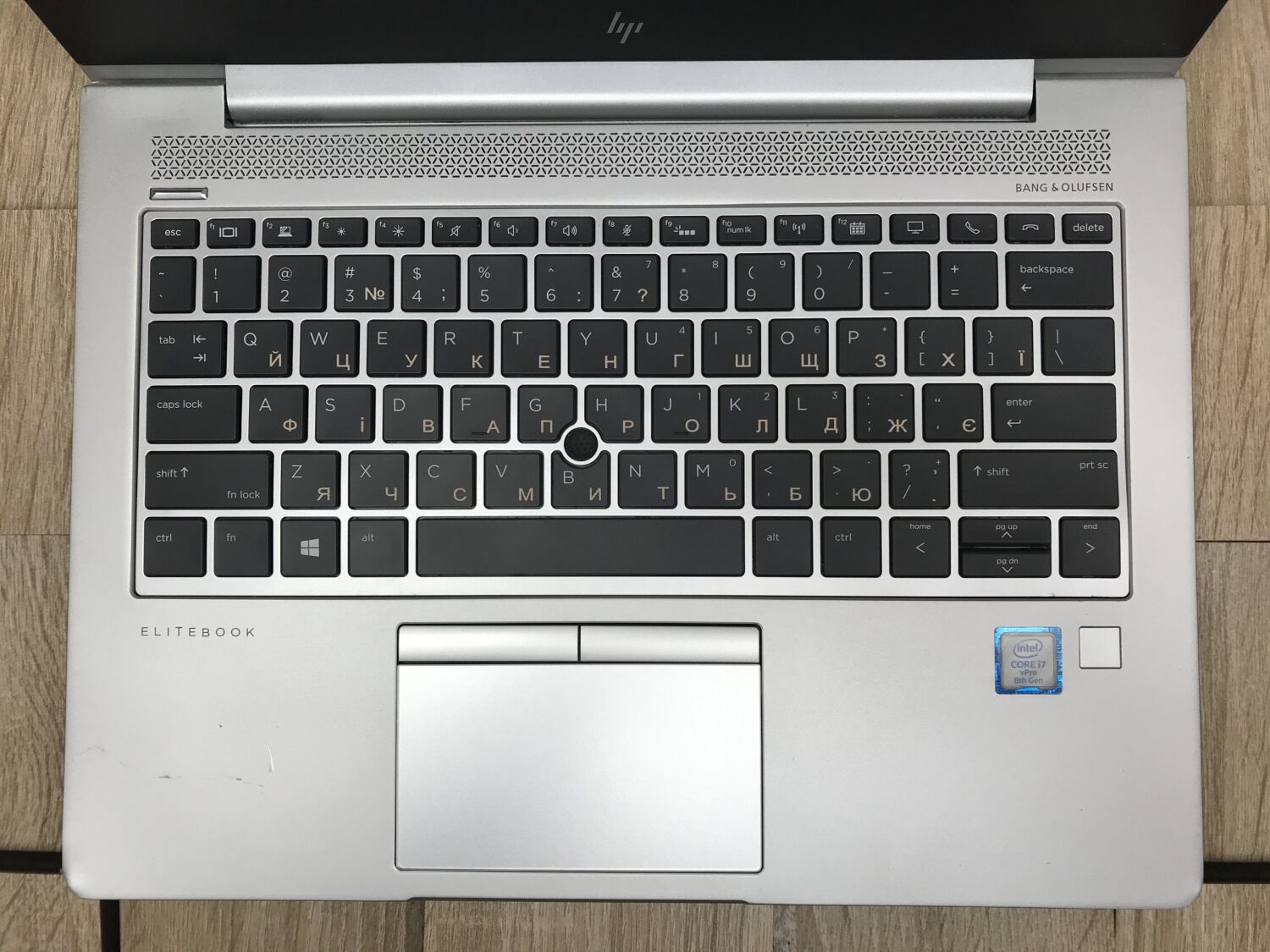 Ультрабук Б-клас HP EliteBook 830 G5 / 13.3" (1920x1080) IPS / Intel Core i7-8650U (4 (8) ядра по 1.9 - 4.2 GHz) / 8 GB DDR4 / 256 GB SSD M.2 / Intel UHD Graphics 620 / WebCam / Windows 10 ліцензія - Зображення 4