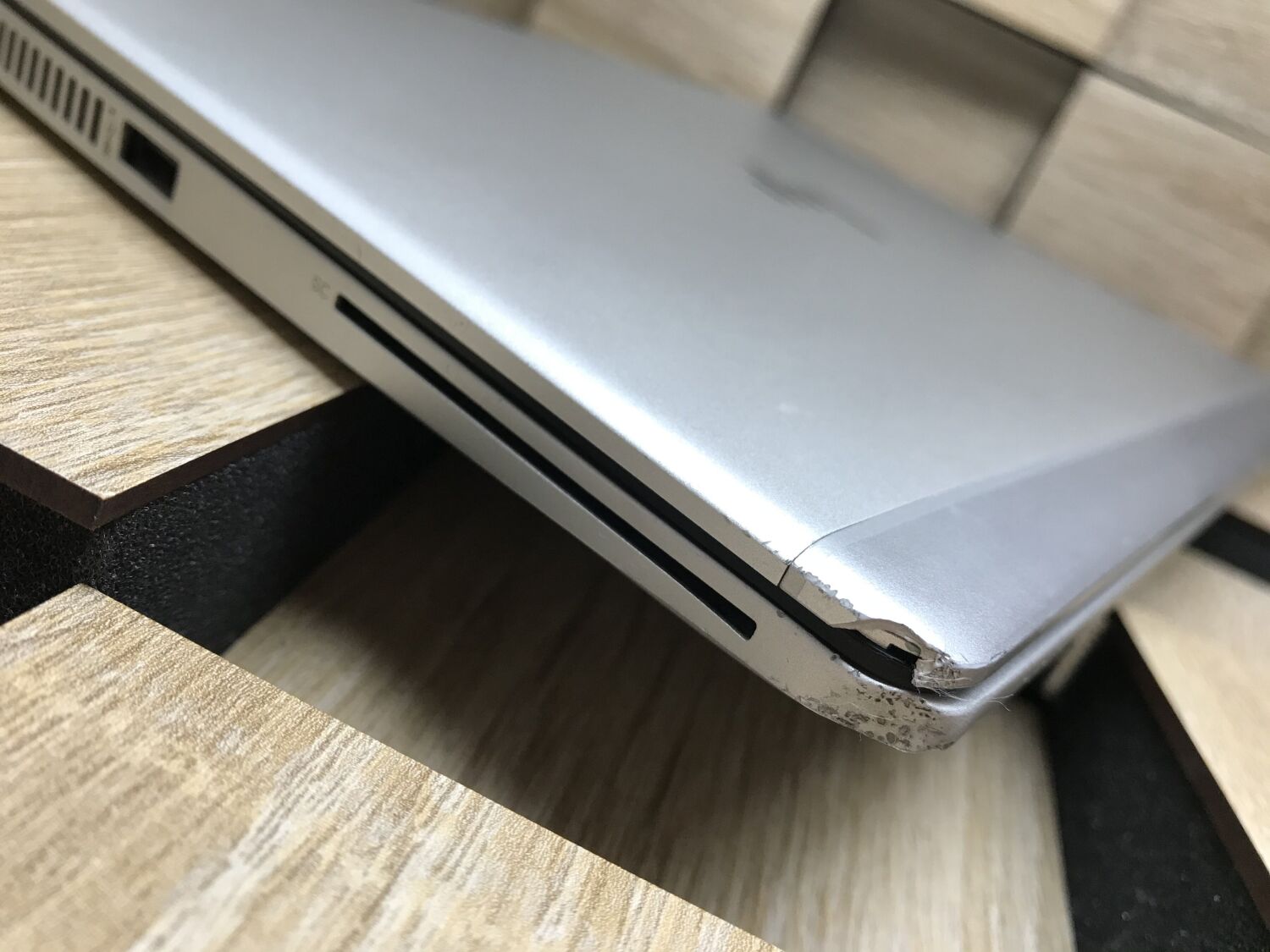 Ультрабук Б-клас HP EliteBook 830 G5 / 13.3" (1920x1080) IPS / Intel Core i7-8650U (4 (8) ядра по 1.9 - 4.2 GHz) / 8 GB DDR4 / 256 GB SSD M.2 / Intel UHD Graphics 620 / WebCam / Windows 10 ліцензія - Зображення 11