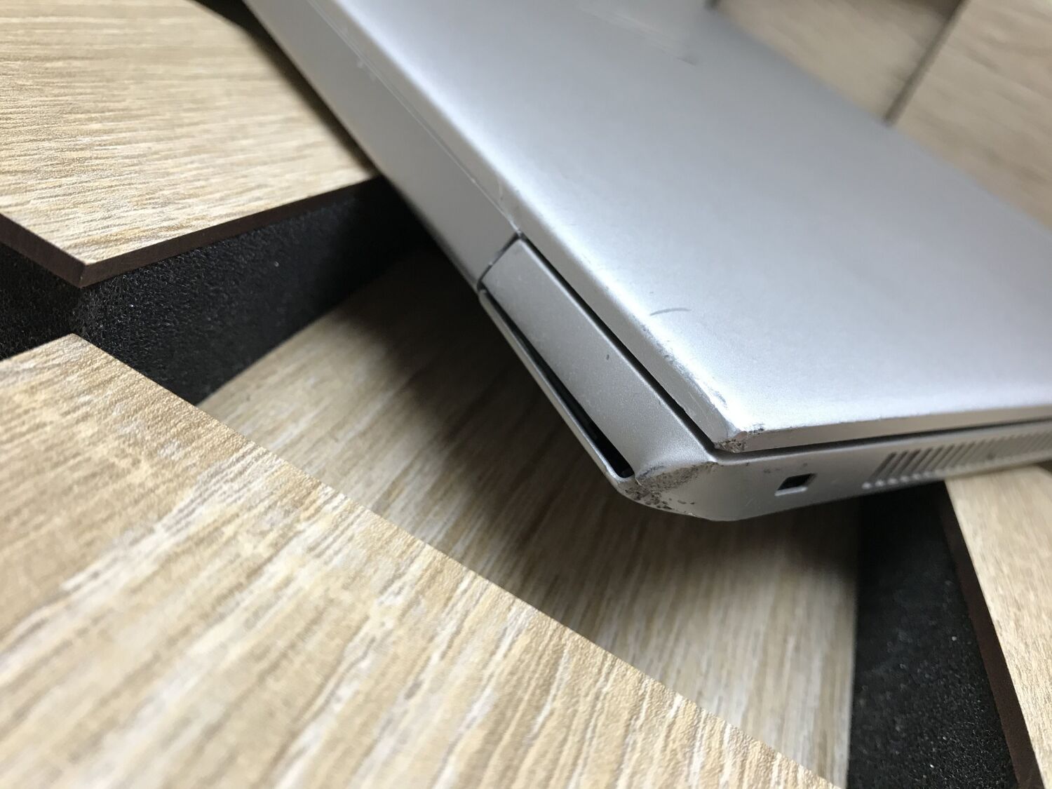 Ультрабук Б-клас HP EliteBook 830 G5 / 13.3" (1920x1080) IPS / Intel Core i7-8650U (4 (8) ядра по 1.9 - 4.2 GHz) / 8 GB DDR4 / 256 GB SSD M.2 / Intel UHD Graphics 620 / WebCam / Windows 10 ліцензія - Зображення 10