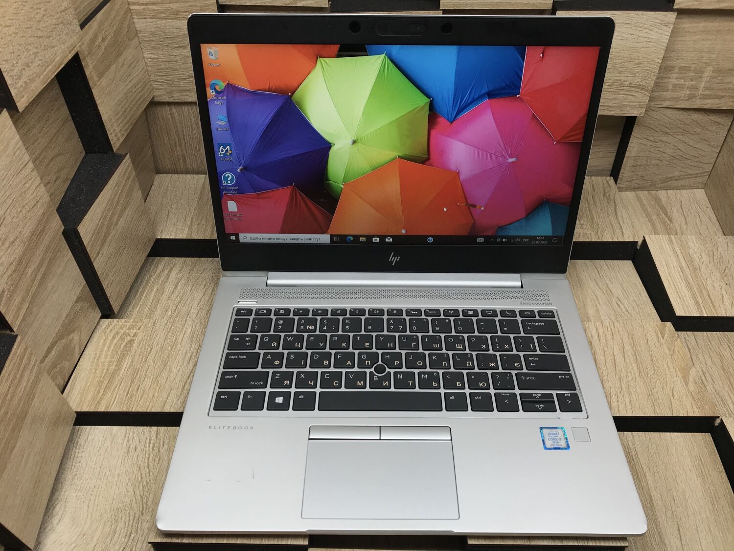 Ультрабук Б-клас HP EliteBook 830 G5 / 13.3" (1920x1080) IPS / Intel Core i7-8650U (4 (8) ядра по 1.9 - 4.2 GHz) / 8 GB DDR4 / 256 GB SSD M.2 / Intel UHD Graphics 620 / WebCam / Windows 10 ліцензія - Зображення 2