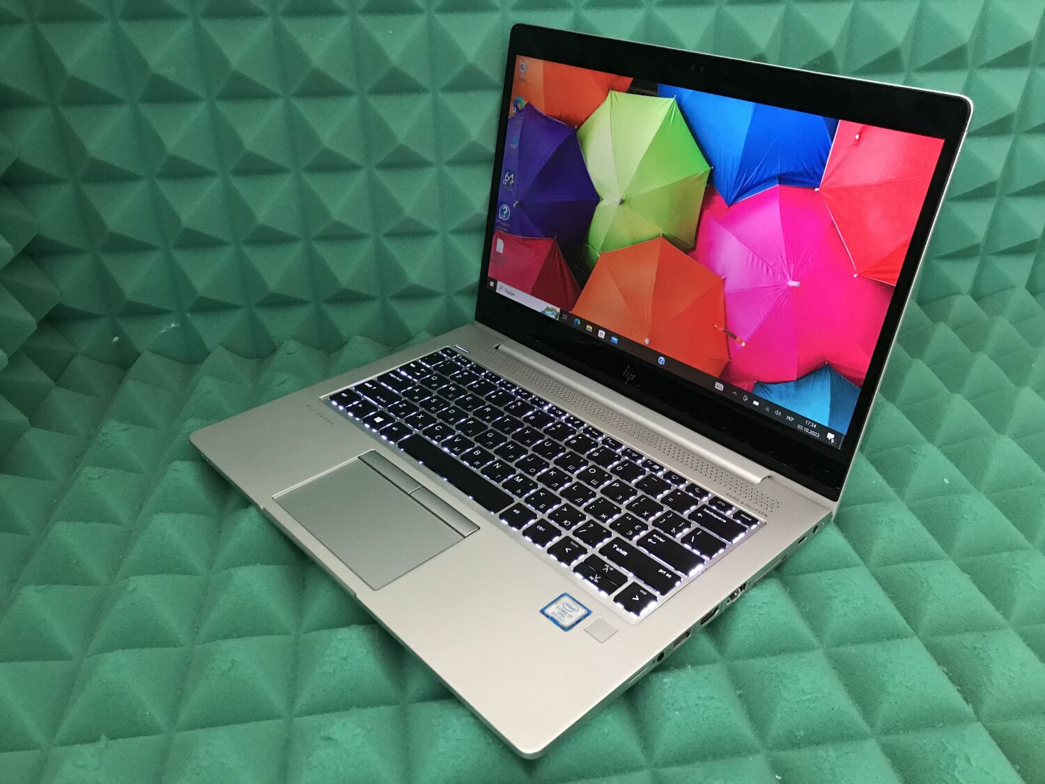 Ультрабук Б-клас HP EliteBook 830 G5 / 13.3" (1920x1080) IPS Touch / Intel Core i7-8650U (4 (8) ядра по 1.9 - 4.2 GHz) / 8 GB DDR4 / 256 GB SSD M.2 / Intel UHD Graphics 620 / WebCam / USB 3.1 / HDMI - Зображення 2