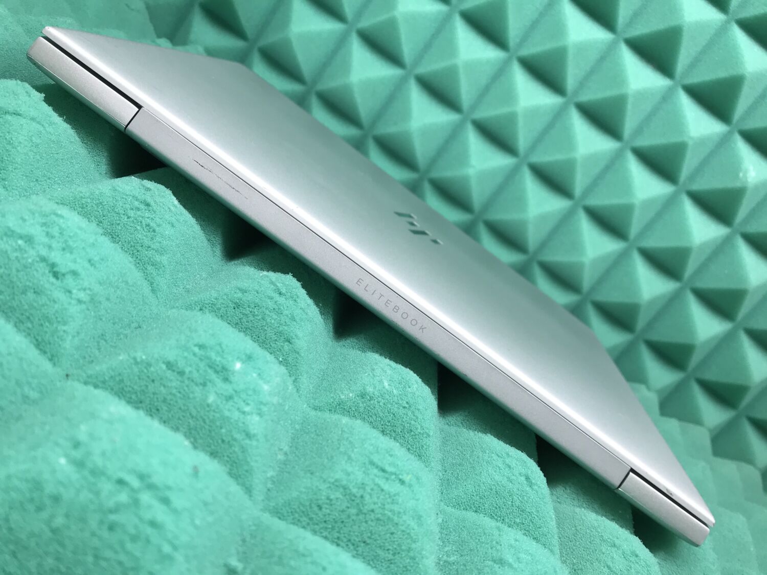 Ультрабук Б-клас HP EliteBook 830 G5 / 13.3" (1920x1080) IPS Touch / Intel Core i7-8650U (4 (8) ядра по 1.9 - 4.2 GHz) / 8 GB DDR4 / 256 GB SSD M.2 / Intel UHD Graphics 620 / WebCam / USB 3.1 / HDMI - Зображення 7