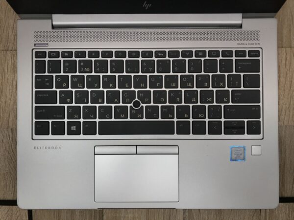 Ультрабук Б-клас HP EliteBook 830 G6 / 13.3" (1920x1080) IPS / Intel Core i7-8665U (4 (8) ядра по 1.9 - 4.8 GHz) / 8 GB DDR4 / 256 GB SSD M.2 / Intel UHD Graphics 620 / WebCam / Fingerprint / HDMI - Зображення 4