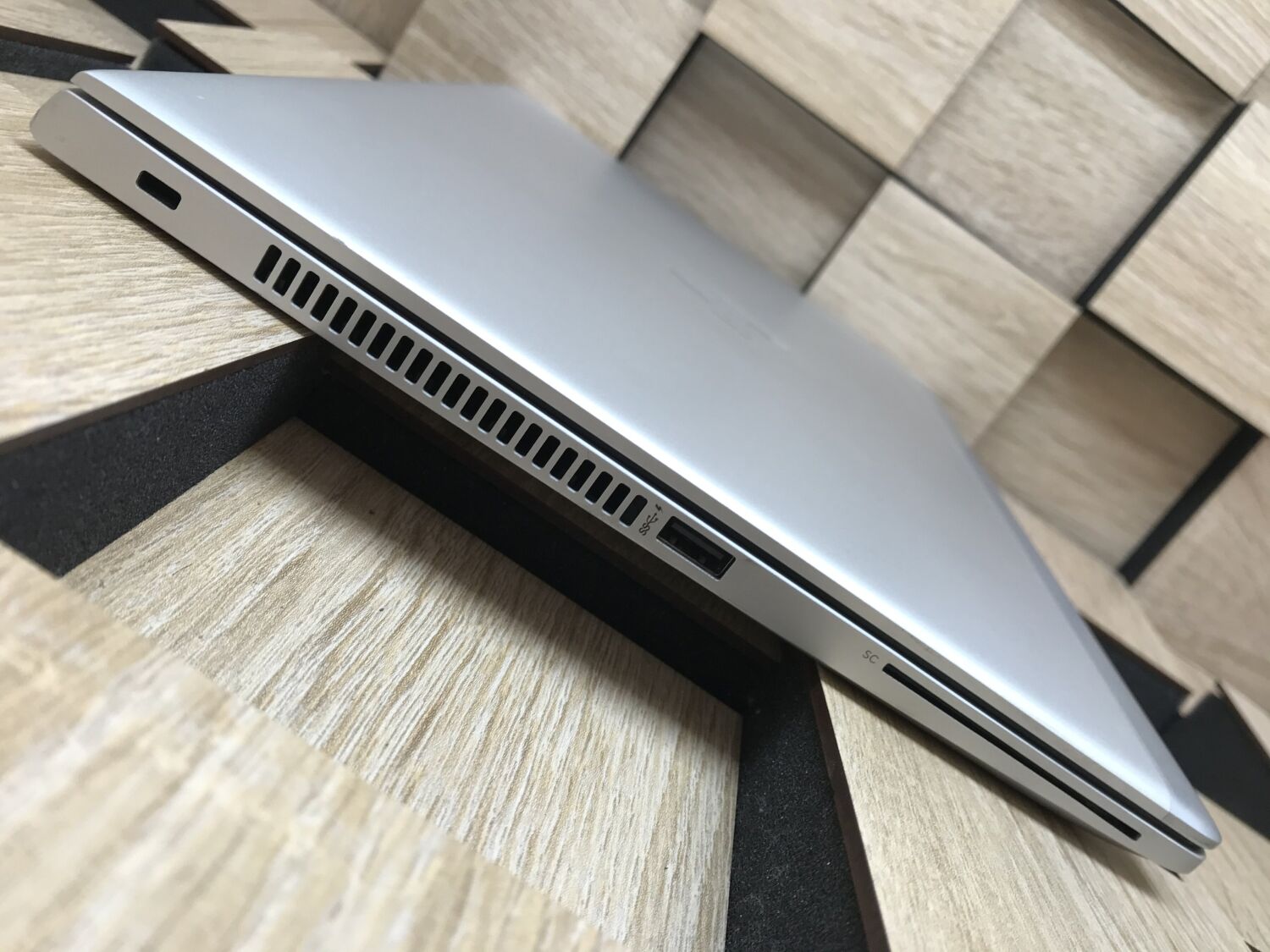 Ультрабук Б-клас HP EliteBook 830 G6 / 13.3" (1920x1080) IPS / Intel Core i7-8665U (4 (8) ядра по 1.9 - 4.8 GHz) / 8 GB DDR4 / 256 GB SSD M.2 / Intel UHD Graphics 620 / WebCam / Fingerprint / HDMI - Зображення 5