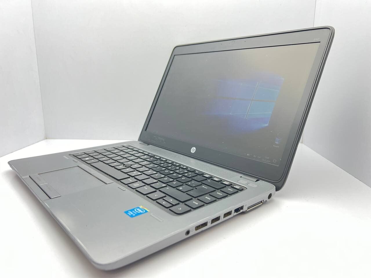Ультрабук Б-клас HP EliteBook 840 G1 / 14" (1366x768) TN / Intel Core i5-4300U (2 (4) ядра по 1.9 - 2.9 GHz) / 4 GB DDR3 / 120 GB SSD / Intel HD Graphics 4400 / WebCam - Зображення 4